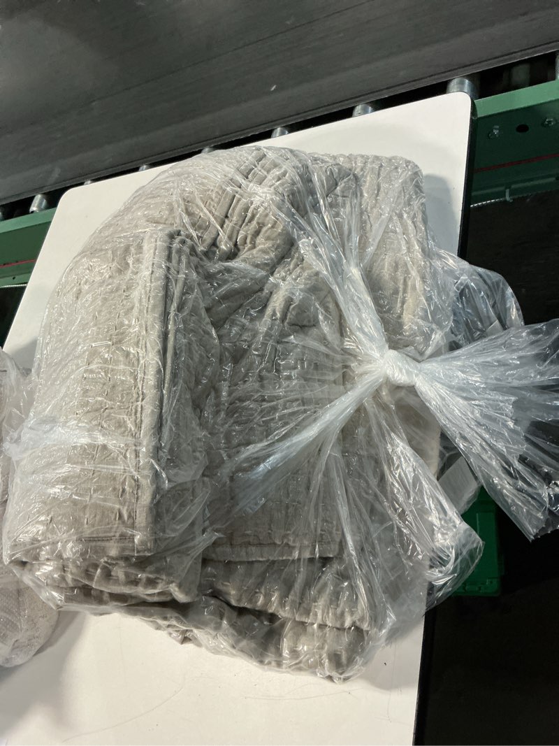 Condition photo showing Good Condition for european linen cotton stitch quilt set, full/queen, natural