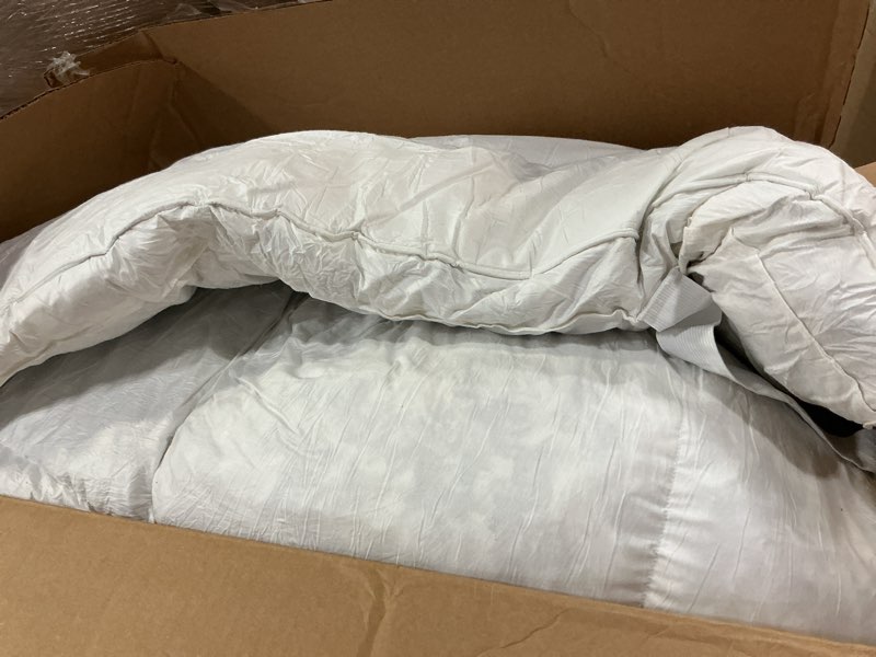 Condition photo showing As Is for YUGYVOB Mattress Pad Extra Thick, Cooling, and Breathable Full Size Mattress Topper 8-21" Deep Pocket Soft Down Alternative Fill Full 800G