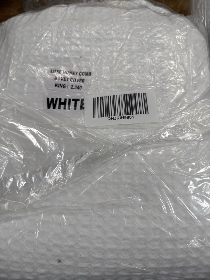 Condition photo showing Good Condition for organic luxe honeycomb duvet cover, king/cal king, white
