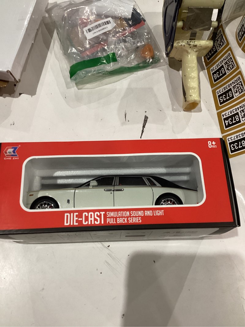 Condition photo showing Good Condition for Car Toys for Boys 1/18 Diecast Cars Phantom Model Car Kits Collectible Suitability for Children and Adults,Pull Back Cars with Light and Sound,Toy Cars for Boys Age 4-7?White?