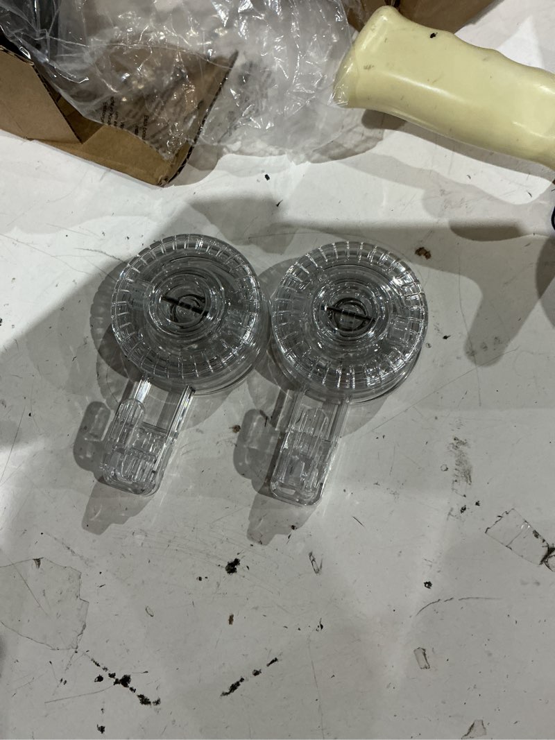 Condition photo showing Good Condition for suction cup hooks, one-second installation, reusable,for use on glass, mirrors, and smooth tile surfaces only, suitable for kitchens, bathrooms, and toilets. 2-pack(transparent)