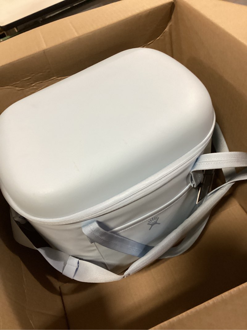 Condition photo showing Good Condition for Hydro Flask Cooler Bag - Insulated Portable Soft Cooler - 20 L Capacity in Surf Blue Cooler 20 L SURF