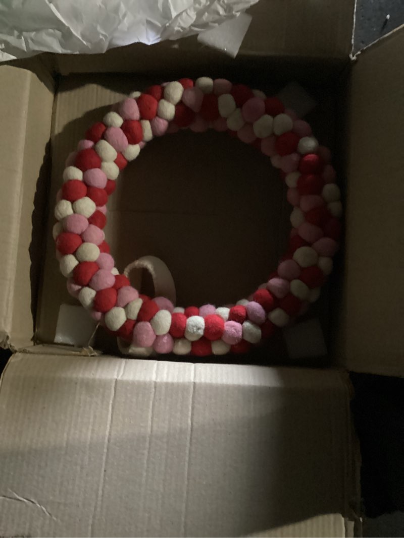 Condition photo showing Good Condition for Similar to ANVAVO Valentine’s Day Wreath 18 Inches Red and White Heart Berries Artificial Round Wreath for Wedding Party Anniversary Decor Red, White 18 Inches