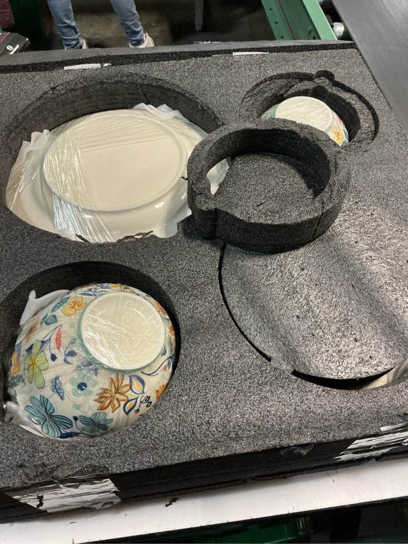 Condition photo showing New/Like New for fangjingceramic floral dinnerware set