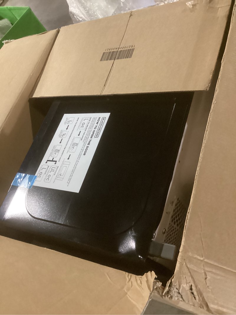 Condition photo showing Good Condition for black+decker em720cb7 digital microwave oven with turntable push-button door, child safety lock, 700w, stainless steel, 0.7 cu.ft 0.7 cu. ft.