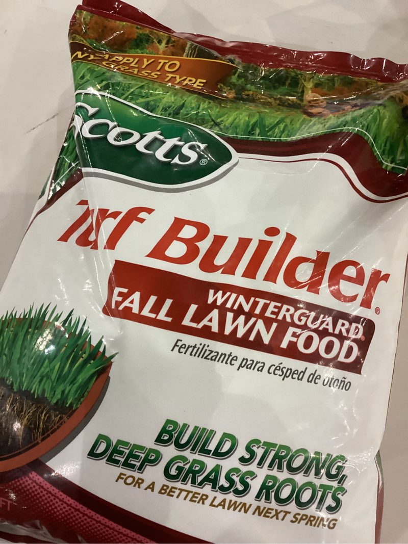 Condition photo showing Good Condition for Scotts Turf Builder WinterGuard Fall Lawn Fertilizer for All Grass Types, 4,000 sq. ft., 10 lbs.