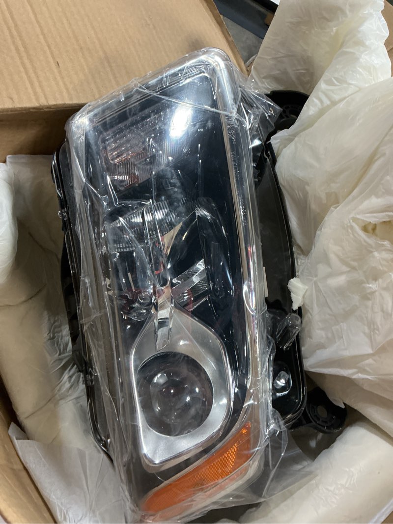 Condition photo showing Good Condition for huray headlight assembly for jeep grand cherokee 2014-2016 [only for halogen type] [chrome housing] oe headlamp replacement passenger side passenger side(right)
