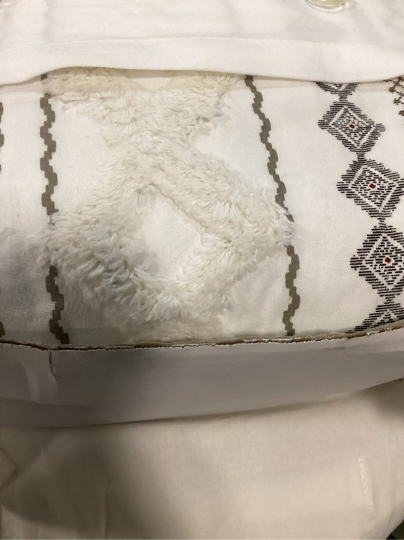 Condition photo showing New/Like New for ink+ivy imani 3-piece cotton duvet cover set with shams