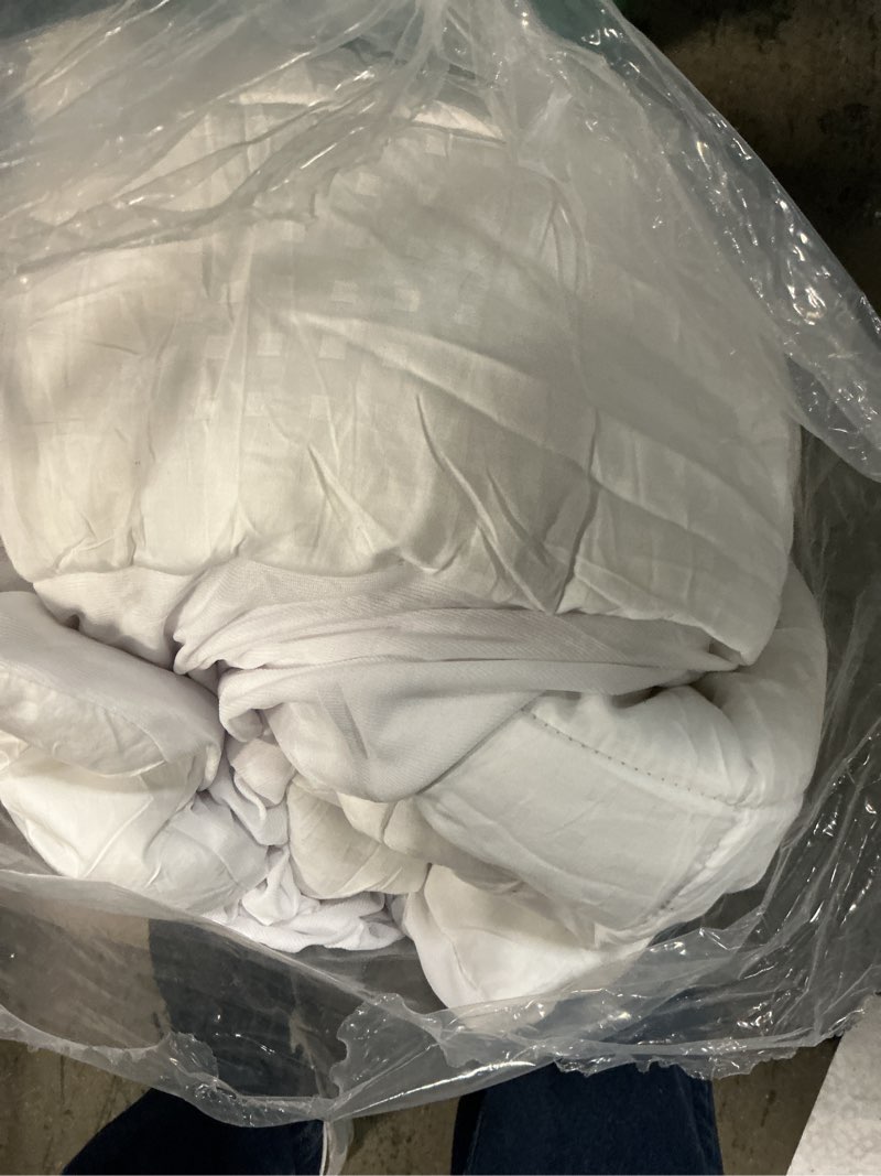 Condition photo showing As Is for Similar EASELAND Queen Size Mattress Pad Pillow Top Mattress Cover Quilted Fitted Mattress Protector Deep Pocket Cooling Mattress Topper  White Queen