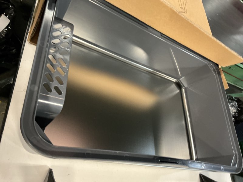 Condition photo showing Good Condition for Stainless Steel Litter Box, Extra Large Litter Boxes for Big Cats, XLarge Metal Cat Litter Box with Lid, Anti-Urine Leakage XL Box with High Sides, Easy Clean, Non-Sticky, Scoop Included