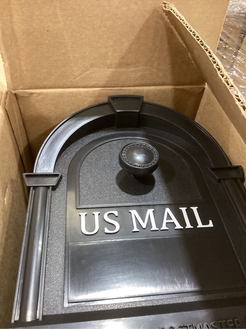Condition photo showing Good Condition for the hampton mailbox, durable plastic, easy to install, flag included, black
