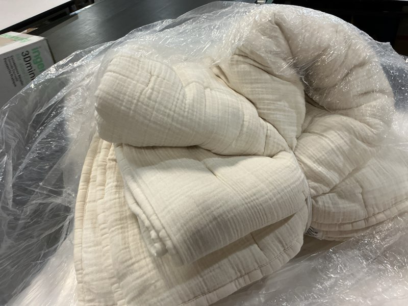 Condition photo showing As Is for organic cotton gauze dream quilt set, full/queen, undyed