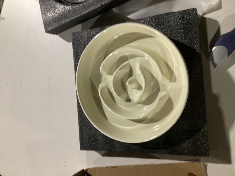 Condition photo showing Good Condition for Ceramic 3.2 Cup Slow Feeder Dog Bowl for Large Dog, 9.5inch Puzzle Food Dish, Anti-Gulping, Stop Bloat, Preventing Choking (Single Bowl-Beige)