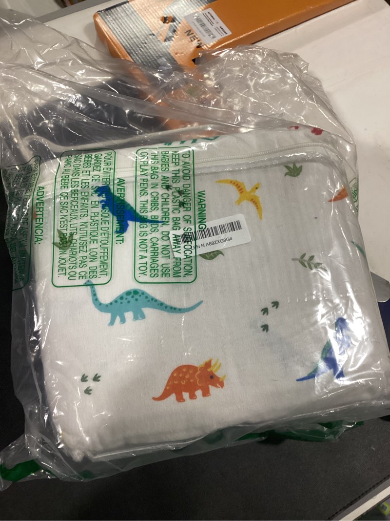 Condition photo showing Good Condition for Wildkin Flannel Twin Sheet Set – 100% Cotton, Soft & Cozy Bed Sheets - Jurassic Dinosaurs Jurassic Dinosaurs Twin