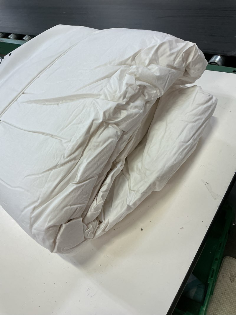 Condition photo showing Good Condition for luxe goose down duvet insert, full/queen, white