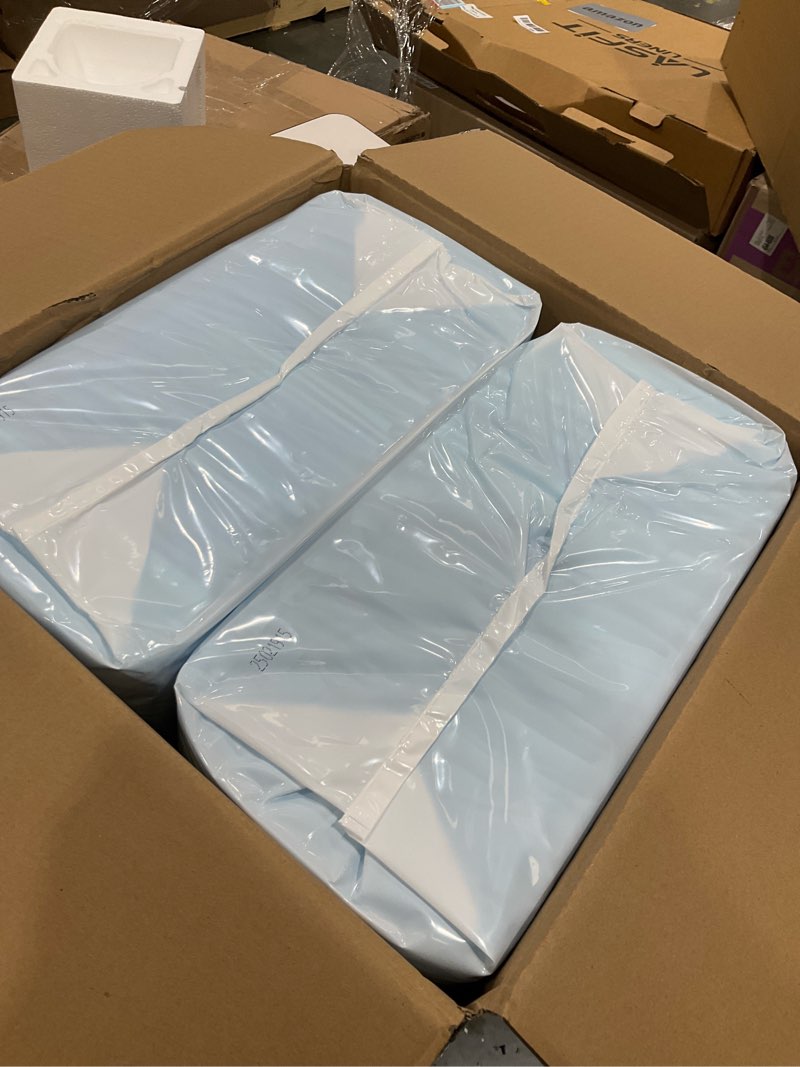 Condition photo showing New/Like New for IRIS USA Pee Pad Holder - For Regular Sized Dog and Puppy Pee Pads, Secured Latches, Non-Skid Feet, High Polish Finish for Easy Cleaning, Leak Protection, Fits 22"x22" Pad or Larger, Square, Dark Gray Regular White/Gray