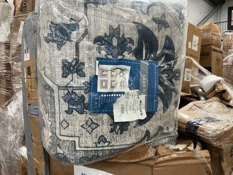 Condition photo showing Good Condition for 10x13 area rug blue design