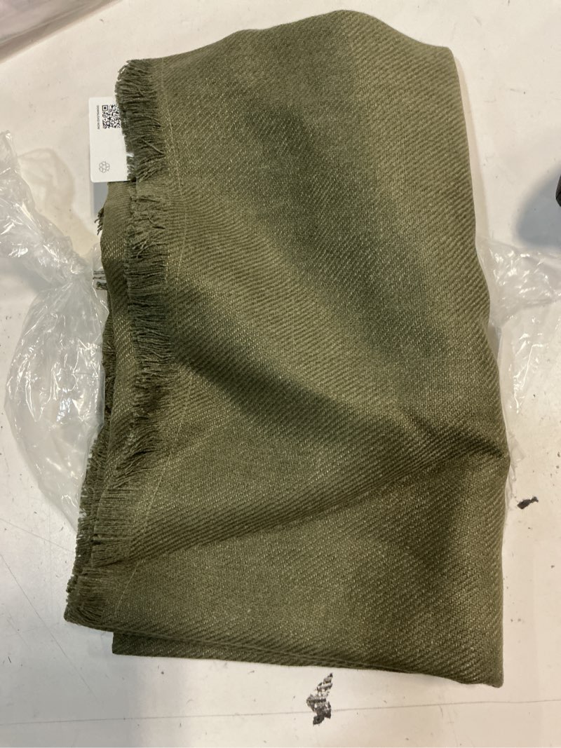 Condition photo showing Good Condition for quince lightweight european linen throw, 50x60, olive meadow
