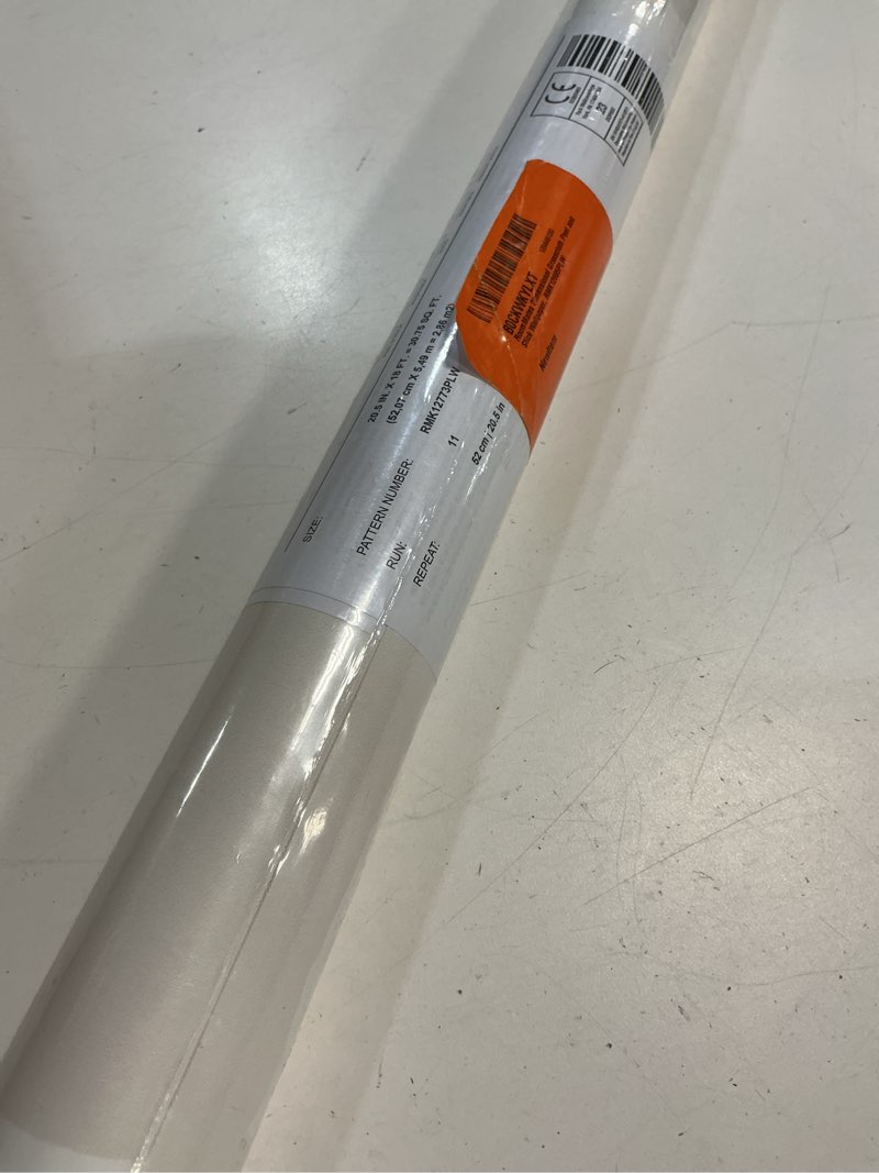 Condition photo showing New/Like New for roommates dimensional grasscloth peel and stick wallpaper, rmk12685plw charcoal