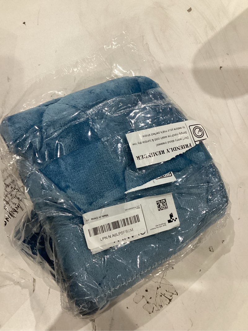 Condition photo showing Good Condition for OLANLY Memory Foam Bath Mat 24x16, Super Soft Absorbent Bathroom Rugs, Quick Dry, Machine Washable Shower Floor Rugs, Bathmat Carpet, Bathroom Home Decor Accessories, Cornflower Blue Cornflower Blue Striped Rectangular 24" x 16"