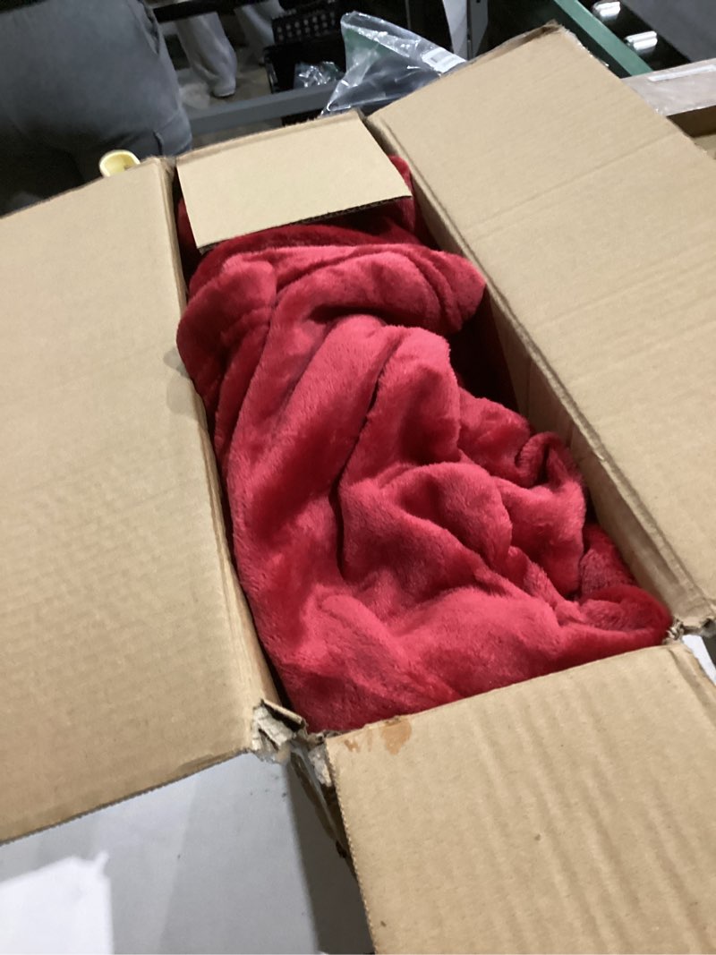 Condition photo showing Good Condition for KMUSET Fleece Blanket Twin Size Coral Lightweight Super Soft Cozy Luxury Bed Blanket Microfiber Coral 