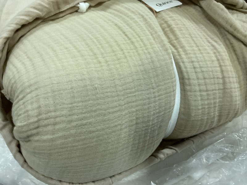 Condition photo showing Good Condition for quince airy gauze duvet cover king / dune