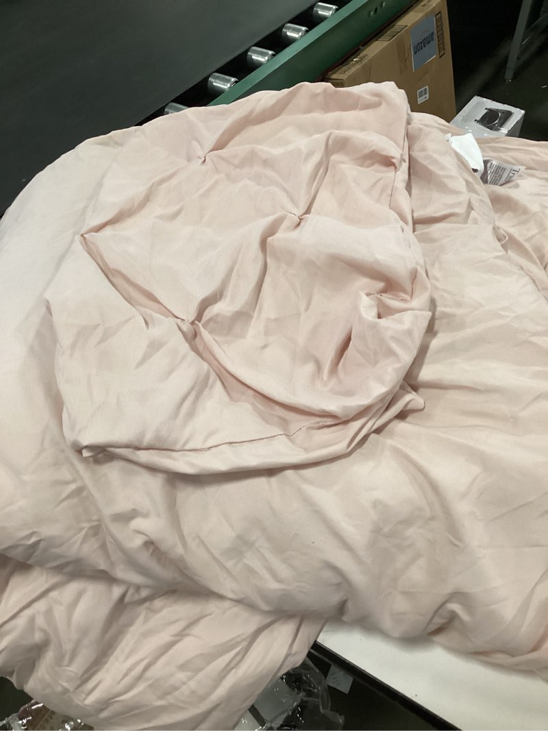 Condition photo showing As Is for TRULY SOFT Pleated Comforter Set Blush Polyester 2-Piece Twin XL Comforter Set, Solid Color Themed, for Men and Women, Oeko-TEX Certified Confidence Blush Twin XL Traditional