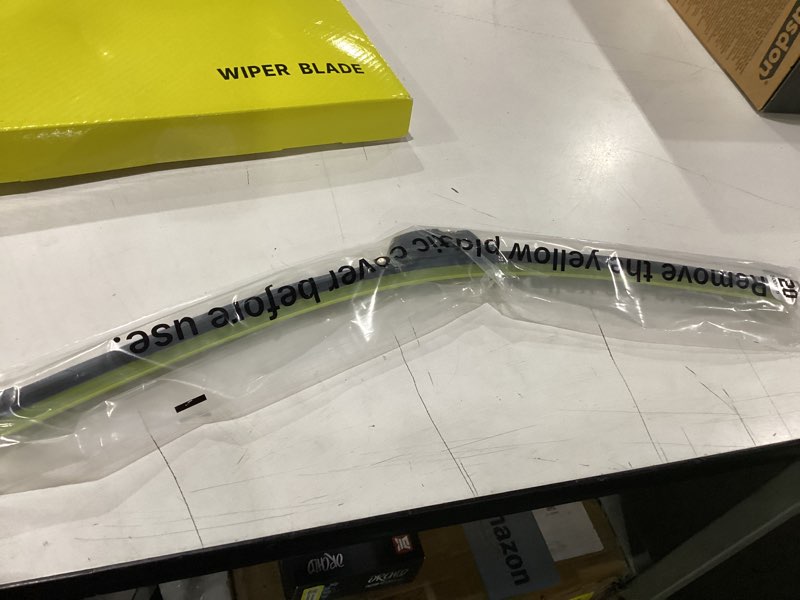 Condition photo showing Good Condition for incomplete only one blade dogtail 20\"+ 20\" wiper blades for ford explorer 2005-2010 nissan cube 2009-2014 lincoln navigator 2000-2019, all season automotive replacement oem windshield wiper blades for my car j-hook 20\"+20\"