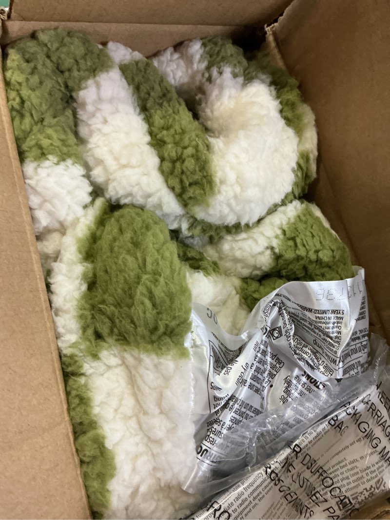 Condition photo showing Good Condition for Sunbeam Printed Royal Sherpa Foot Pocket Heated Throw Electric Blanket, 50" x 60", 4 Heat Settings, 4-Hour Auto Shut-Off, Warming Cozy Throw for Couch or Bed, Machine Washable, Sage Checkerboard Throw Sage Checkerboard