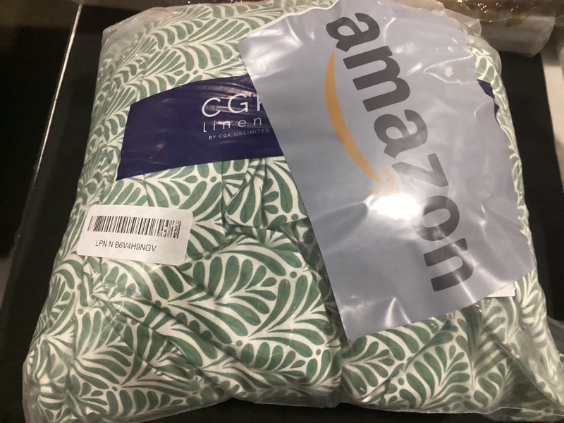 Condition photo showing Good Condition for floral sheets - green floral bed sheet set - 1 flat, 1 fitted & 2 pillowcases w/ deep pockets - comfy, cozy, wrinkle & fade free - boho botanical bedding - soft, breathable & cooling - king size set 18 - sage fan leaf king