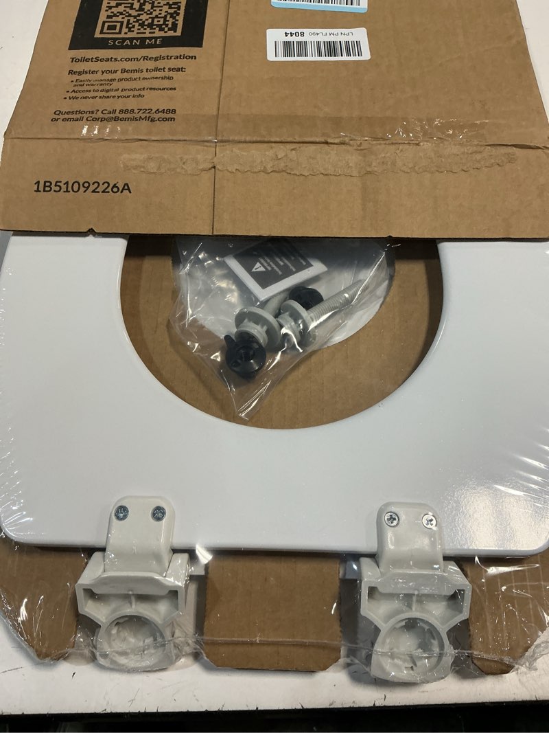 Condition photo showing New/Like New for bemis 1500ec 390 lift-off wood elongated toilet seat, cotton white (pack of 1)