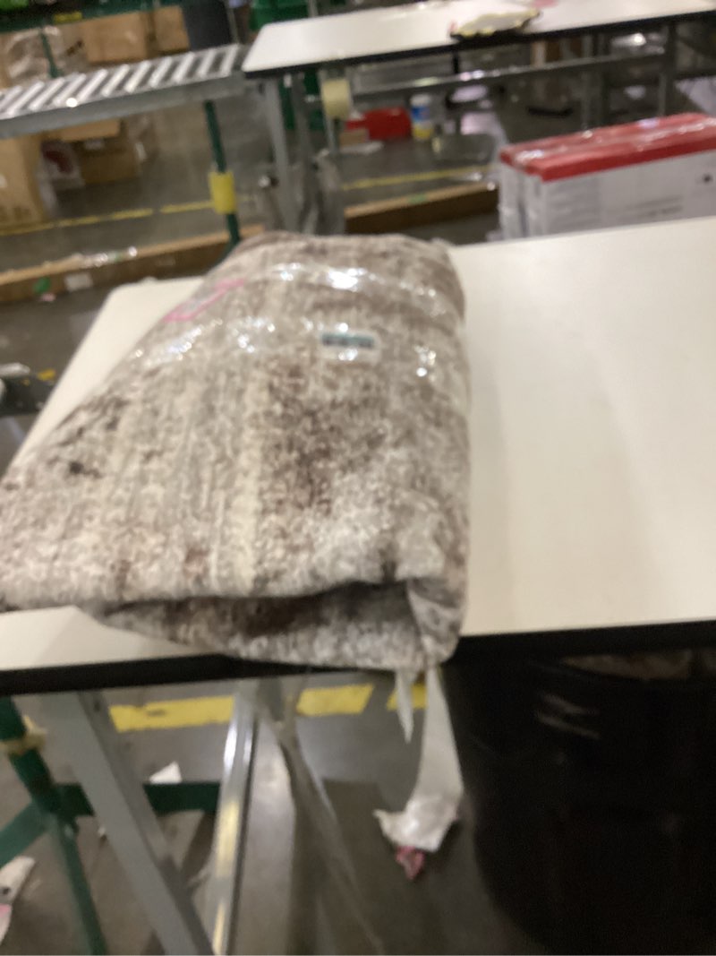 Area rug on known size