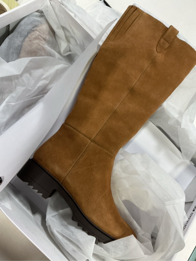 Condition photo showing New/Like New for Blondo womens Colorado 6.5 Tan Suede