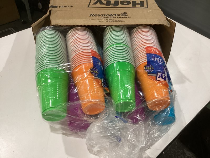 Condition photo showing Good Condition for Hefty Party On Disposable Plastic Cups, Assorted, 16 Ounce, 100 Count