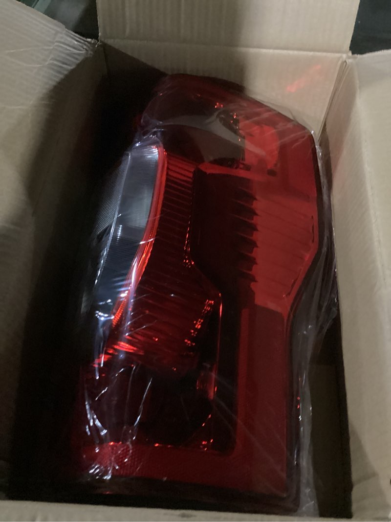 Condition photo showing Good Condition for Right Passenger Side Rear Tail Light Assembly Compatible With 2017-2019 Ford F-250 F-350 Super Duty Tail Light Rear Brake Lamps Replacement Taillights (w/o Blind Spot) (w/o LED) Halogen Type without Blind Spot Right Passenger Side