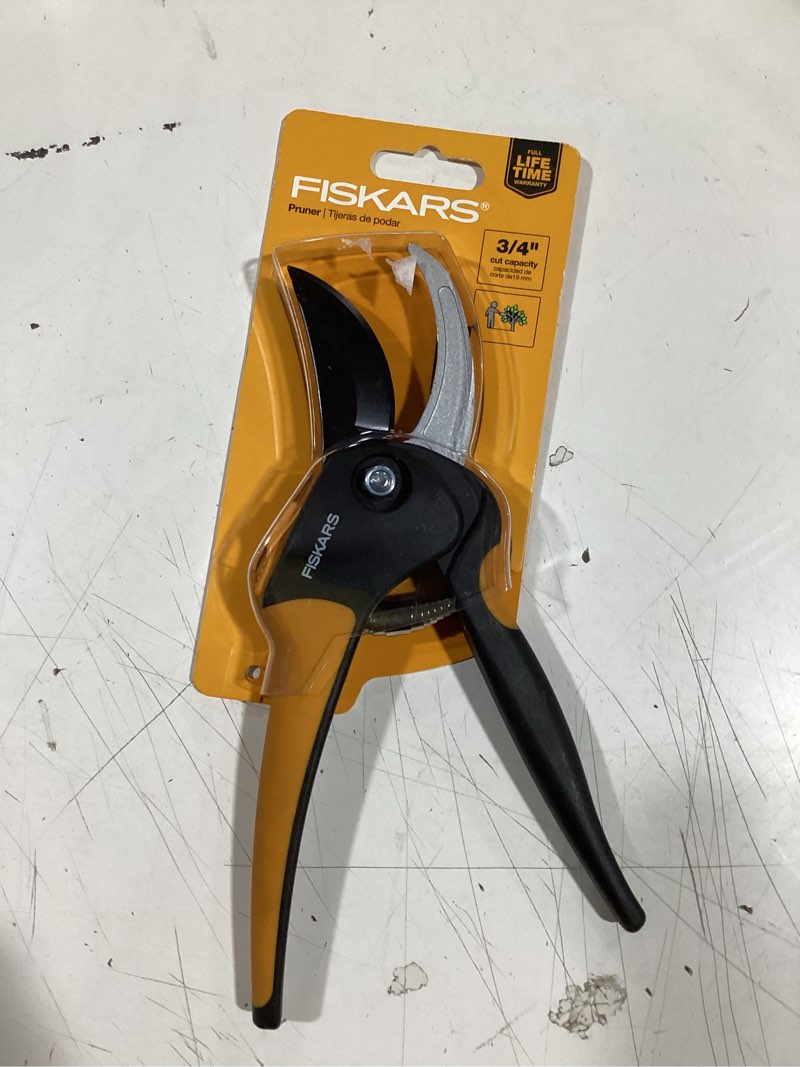 Condition photo showing Good Condition for 3/4 in. cutting capacity steel blades with softgrip handles bypass pruner