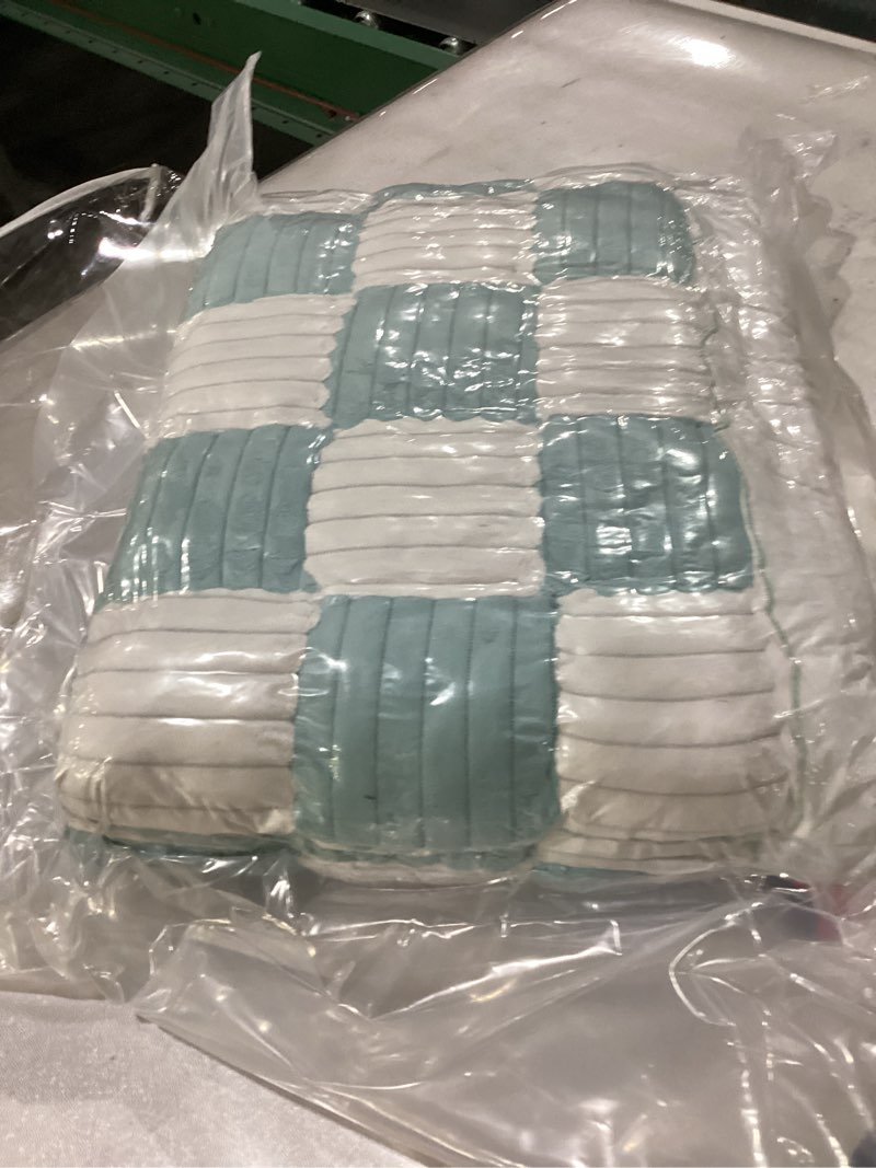 Checkered throw blanket