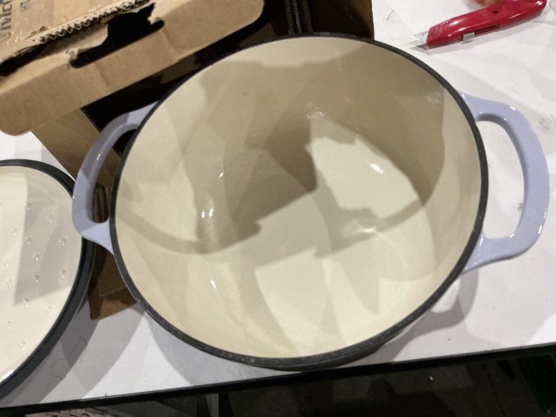 Condition photo showing Good Condition for vivicreate 6 quart enameled cast iron dutch oven pot with lid heavy duty dutch oven for bread baking braising stews roasting oven safe up to 500°f dual handles purple (purple)