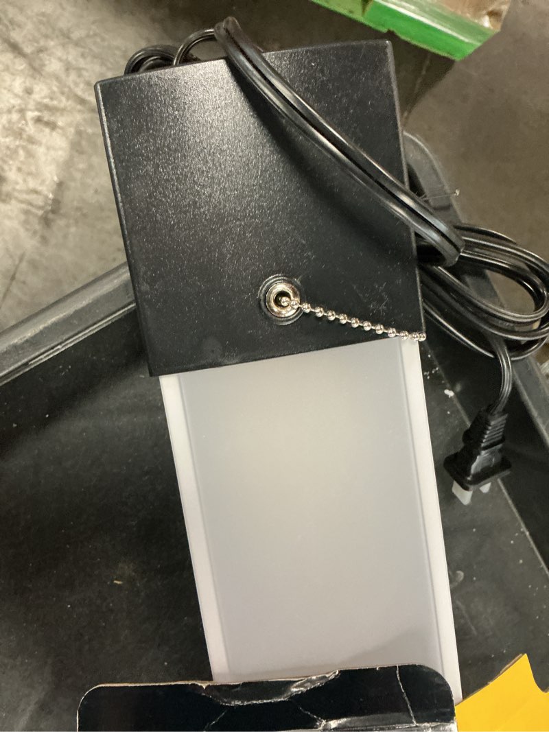 Condition photo showing Good Condition for metalux 48 in. 1-light ct 80 w led shop light