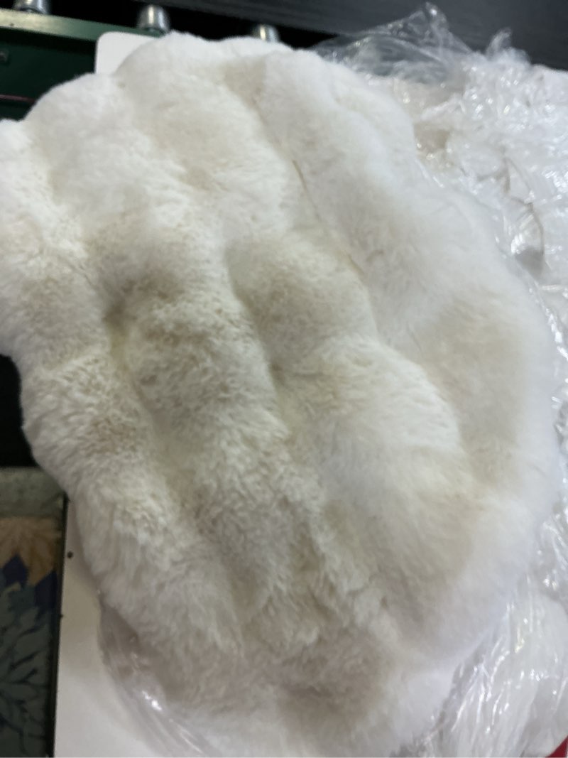 Condition photo showing Good Condition for ruched faux fur throw, 50x60, snow
