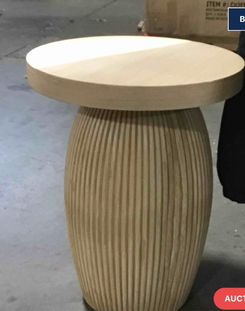 PARISLOFTHOME. MH15019-LK2. FARMHOUSE ACCENT TABLE