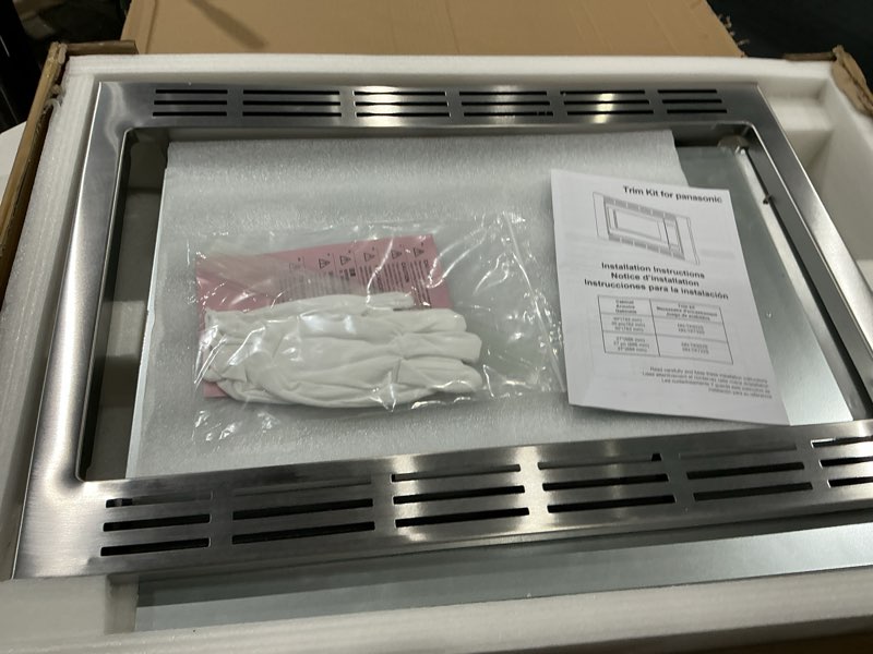 Condition photo showing Good Condition for panasonic 30-inch trim kit for panasonic 2.2 cu ft microwave ovens - nn-tk932ss (stainless steel)