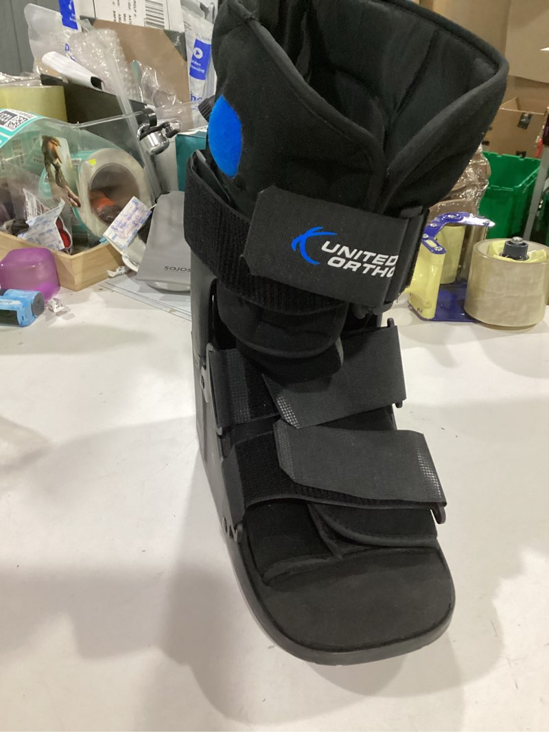 Condition photo showing Good Condition for United Ortho USA14115 Short Air Cam Walker Fracture Boot, Medium, Black Black Medium Boot
