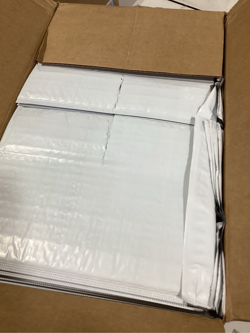 Condition photo showing Good Condition for Amazon Basics Poly Bubble Mailer, 8.5" x 12" (Internal Size 8.25" x 11"), Self-Seal, 100-Pack, White/Grey 8.5" x 12" 100