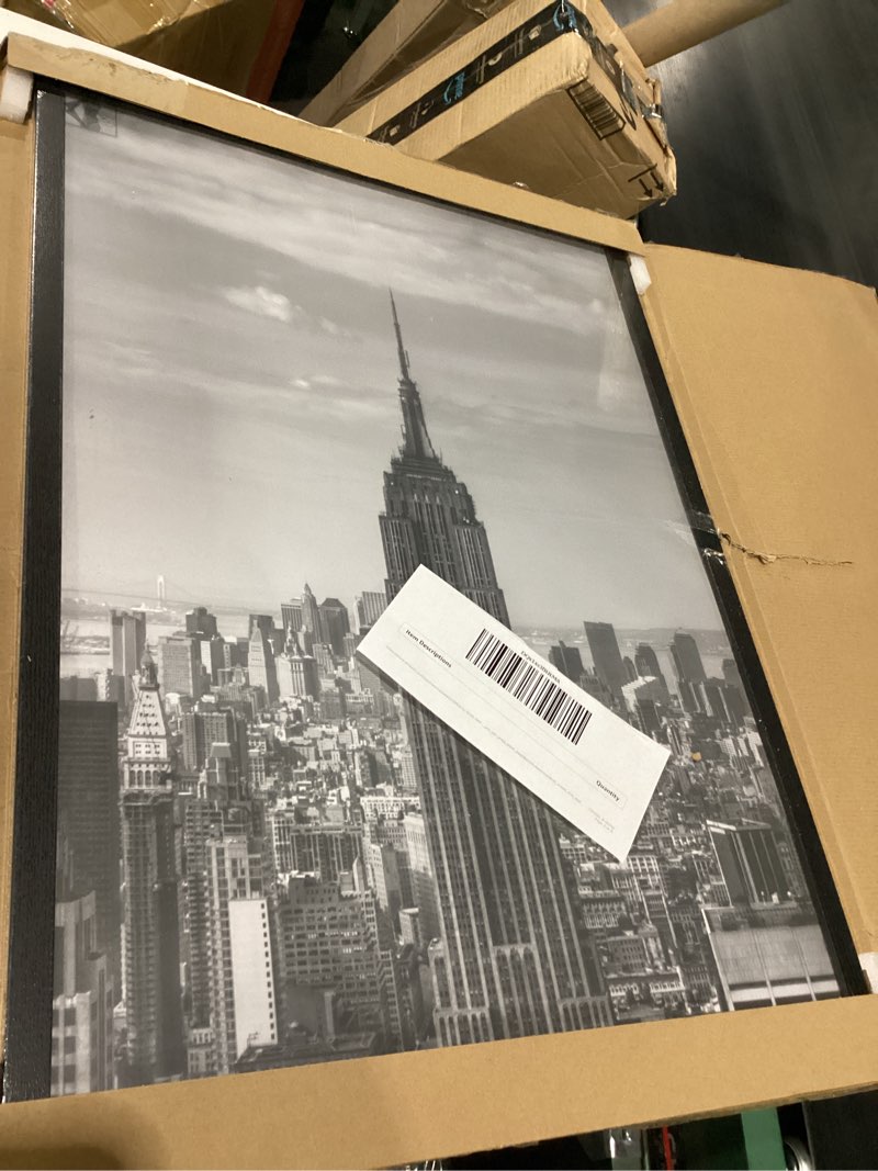 Condition photo showing Good Condition for eiffel towel picture wall frame