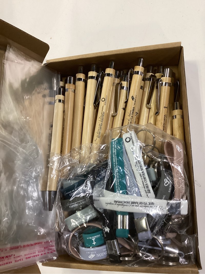 Condition photo showing Good Condition for 25 Sets Christian Church Gift Bulk Bible Verse Bamboo Pen Religious Silicone Keychain Scripture Bookmark Emergency Numbers Gift for Women Men Sunday School(Classic Color,Spanish) Classic Color Spanish