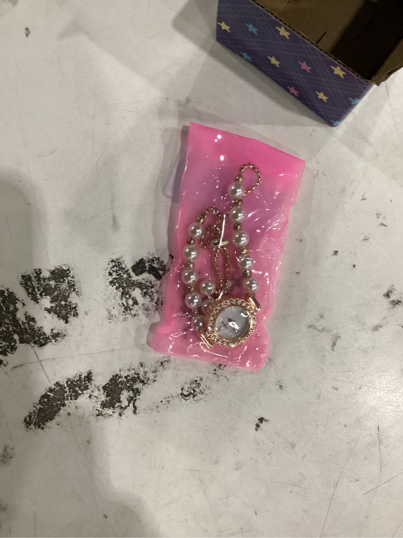 Condition photo showing Good Condition for adsbiaoye women's fashion simple floral bracelet watch diamond quartz light luxury watch white