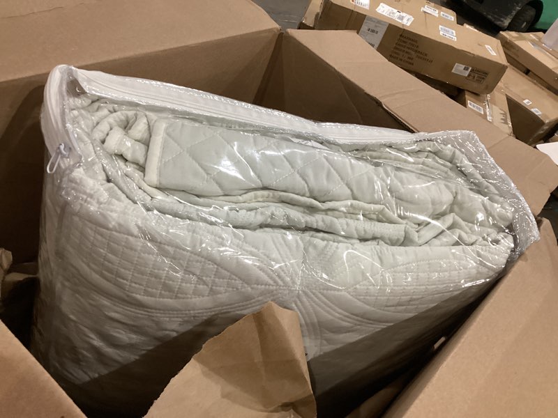 Condition photo showing As Is for damask quilt queen size bedding sets with pillow shams, boho soft lightweight bedspread coverlet, white quilted blanket thin comforter bed cover for all season spring summer, 3 pieces, 90x90 inches white queen