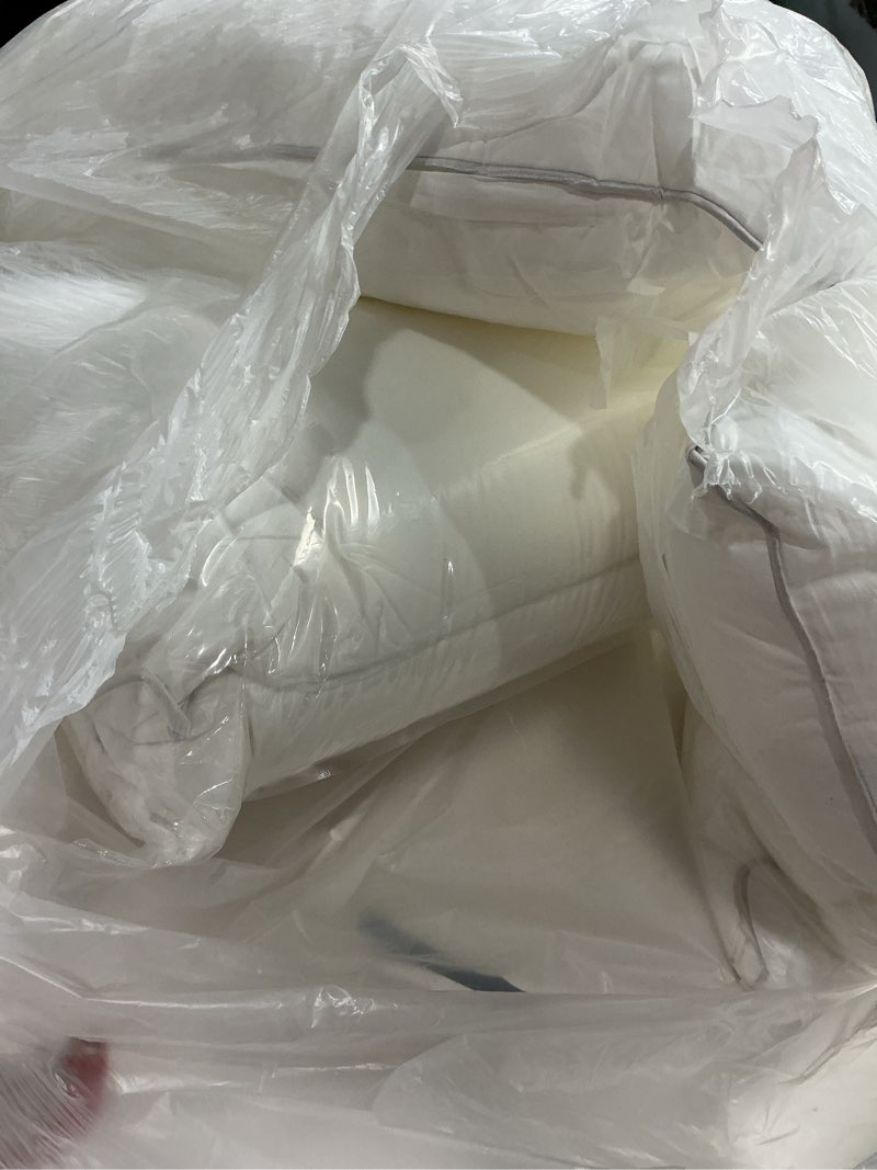 Condition photo showing Good Condition for miulee 18x18 pillow inserts (set of 4) -decorative throw pillow with 100% cotton cover square for sofa couch 4 18x18 inch