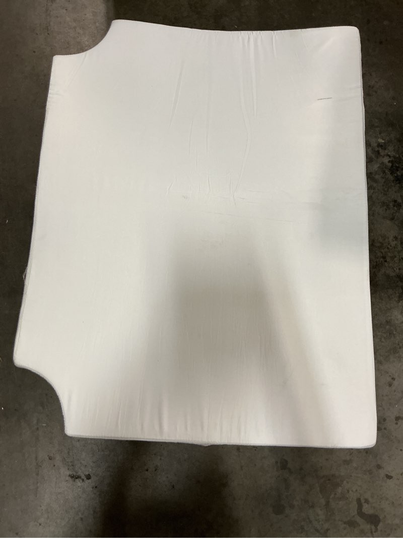 Pillow with lining of 39 inches x 30 inches according to the image includes 2 metal supports
